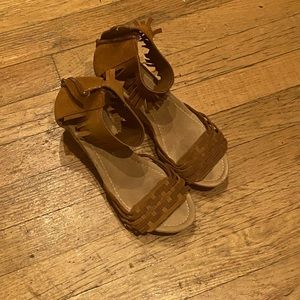 Adorable Minnetonka Wedges!